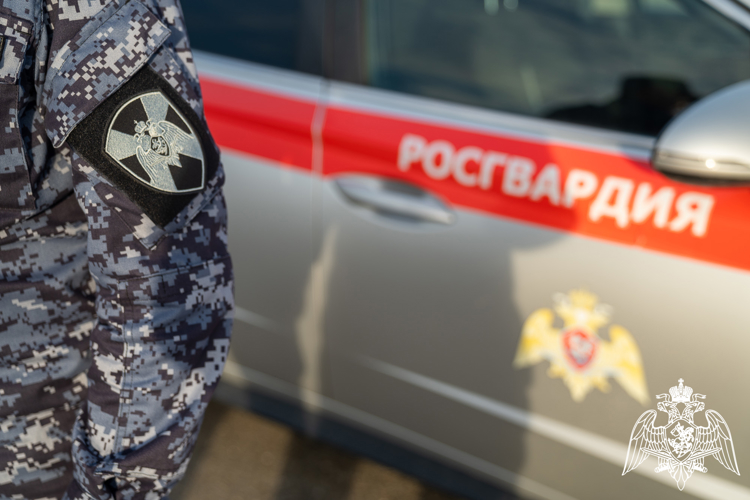 В Новороссийске росгвардейцы задержали женщину, переобувшуюся в гипермаркете