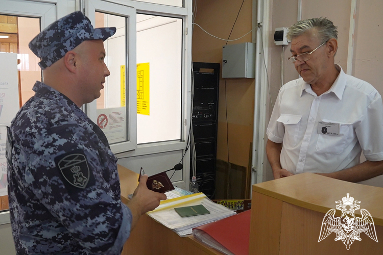 В Краснодаре росгвардейцы проверили работоспособность «тревожных» кнопок на избирательных участках