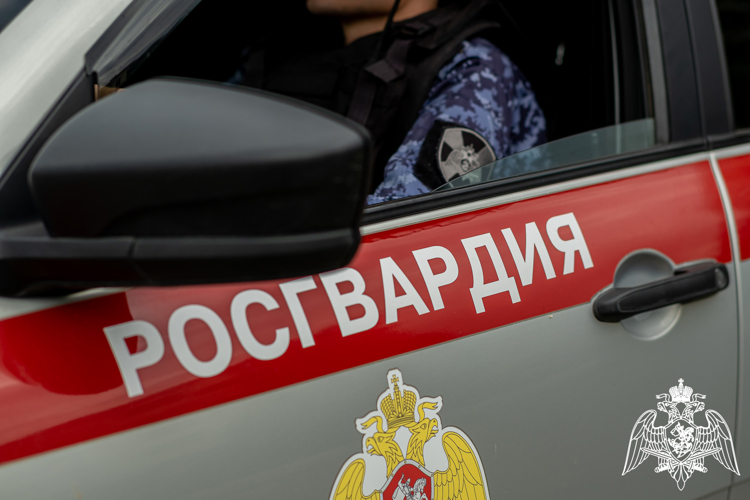 Росгвардейцы в Крымске задержали мужчину, повредившего чужой автомобиль
