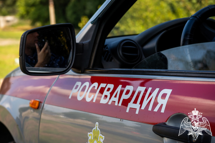 В Туапсе росгвардейцы задержали мужчину разыскиваемого за кражу
