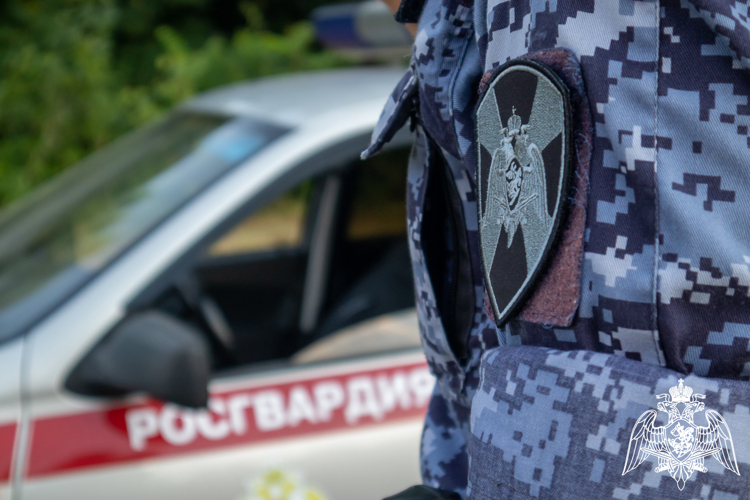 В Темрюке сотрудники Росгвардии задержали мужчину, повредившего имущество больницы